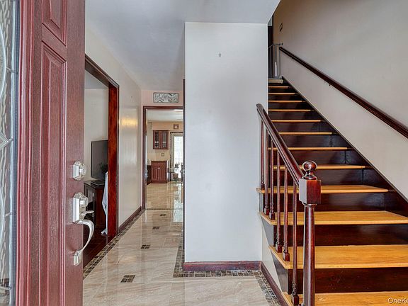 3rd image of 12 Nob Hill Road