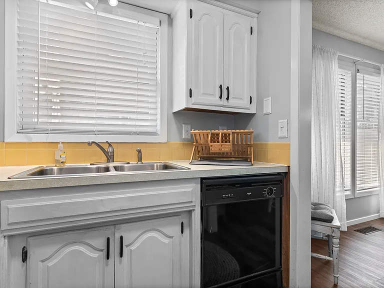 10 Victoria Ln — Photo 12