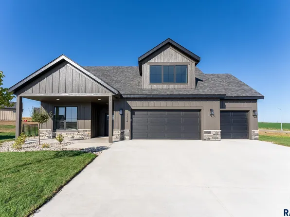 1714 N Medallion Cir, Sioux Falls, SD 57110