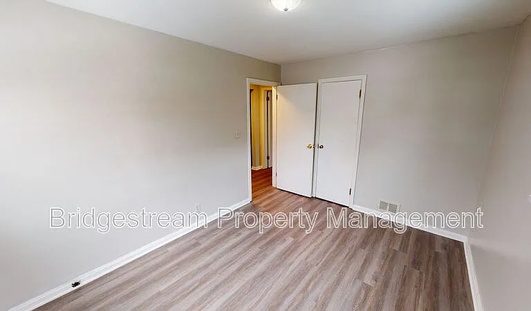 619 Gainsborough Rd #4 — Photo 5
