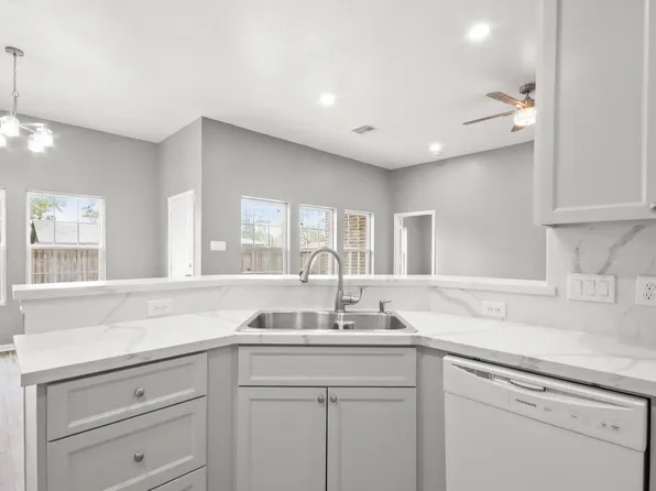 535 Corydon Dr, Huffman, TX 77336