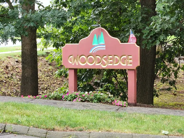 15 Woodsedge Drive APT 6A, Newington, CT 06111