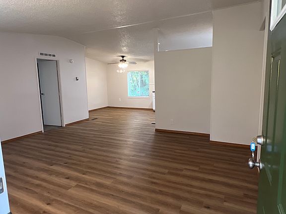 entry way into livingroom