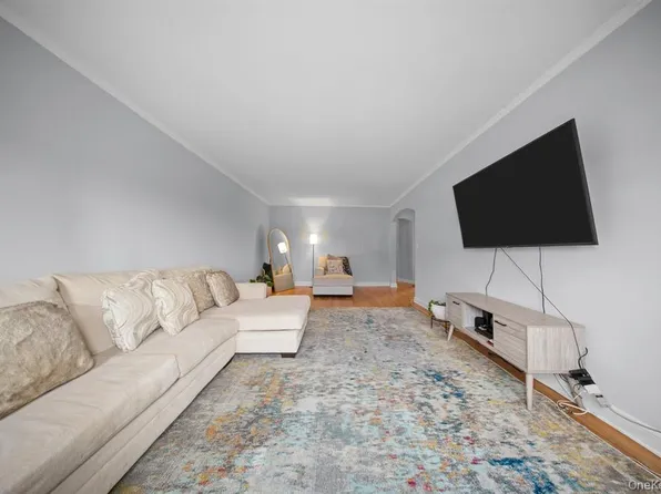 98-120 Queens Boulevard image 10 of 29