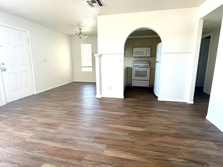 601 Cabrillo Cir #322 — Photo 5