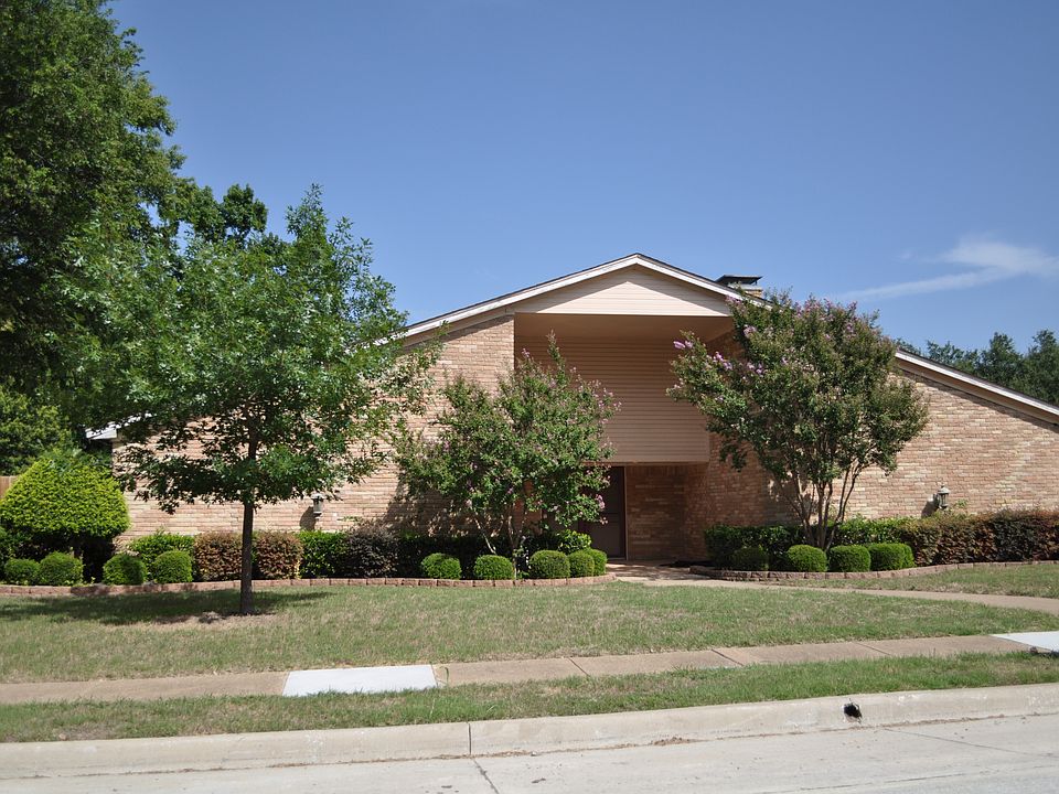 1st image of 2400 Red Oak Cir