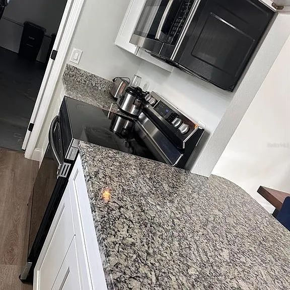 802 Gregory Ln — Photo 9