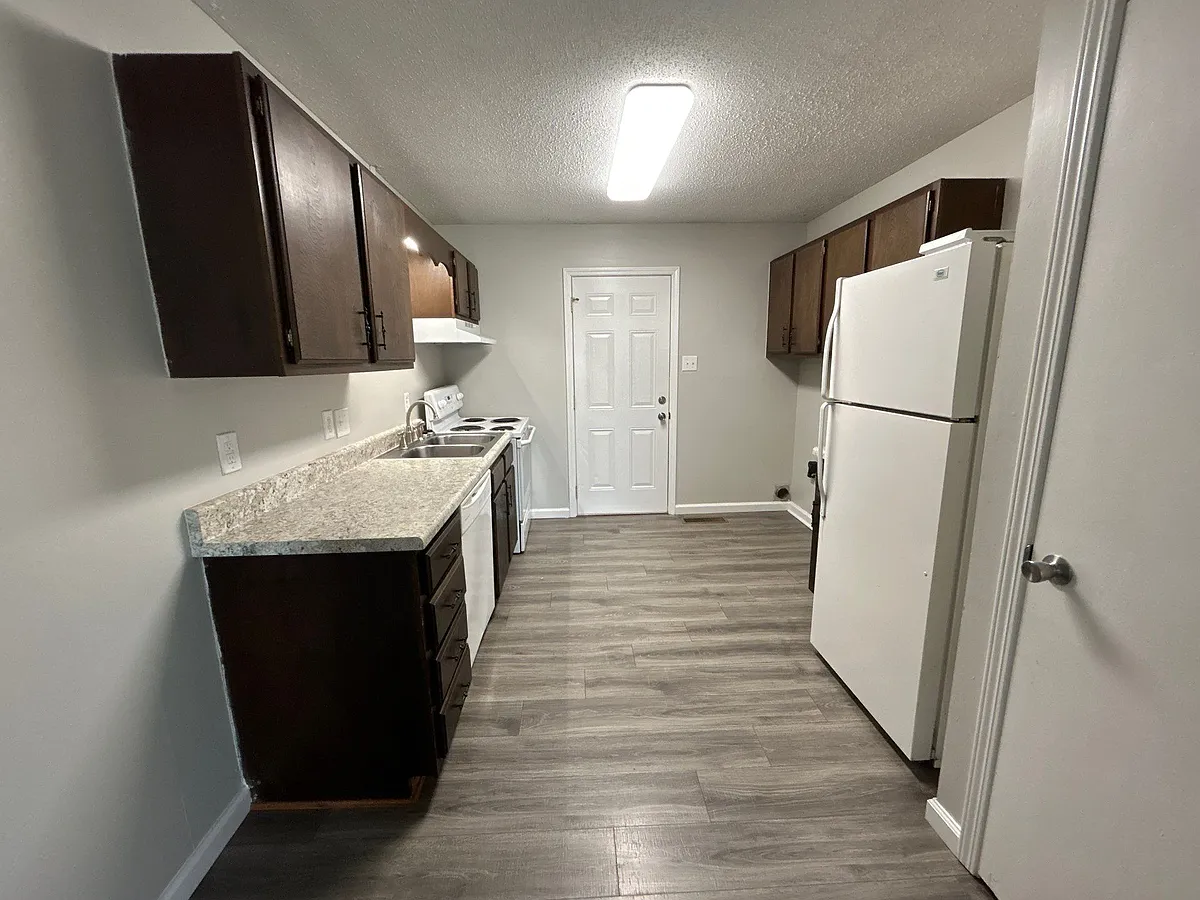 Building Photo - 121 Hillshire Cv #R