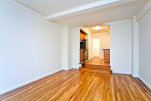4th image of 160 7th Ave #204
