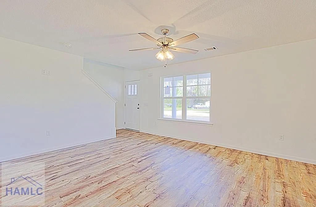3 bed, 2.5 bath, 1452 sqft, $1,750 — Photo 4