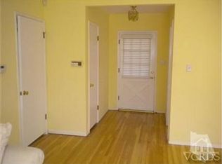 15926 Hamlin St, Van Nuys, CA 91406
