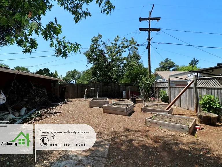 1848 Shady Ln — Photo 30