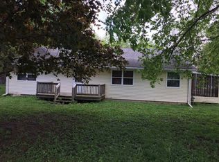 306 E McKinley St, Philo, IL 61864