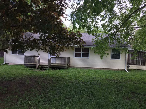 306 E McKinley St, Philo, IL 61864