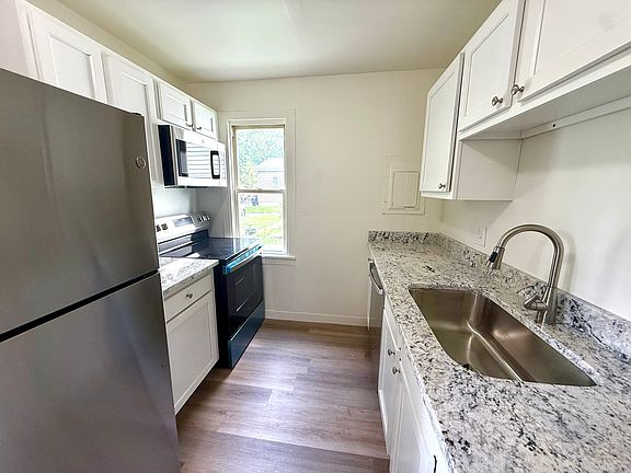 5th image of 445 E Silver St APT 1