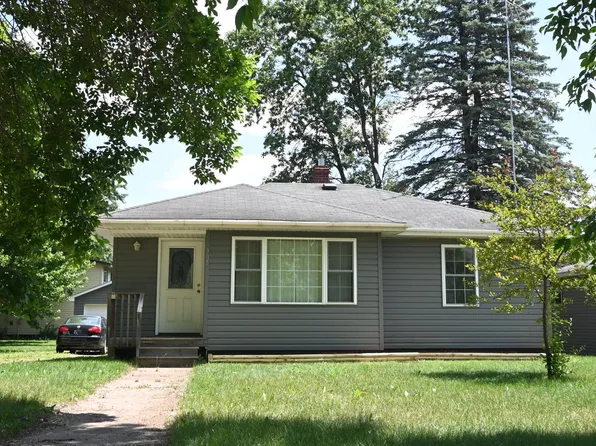 305 S Main St, Upsala, MN 56384