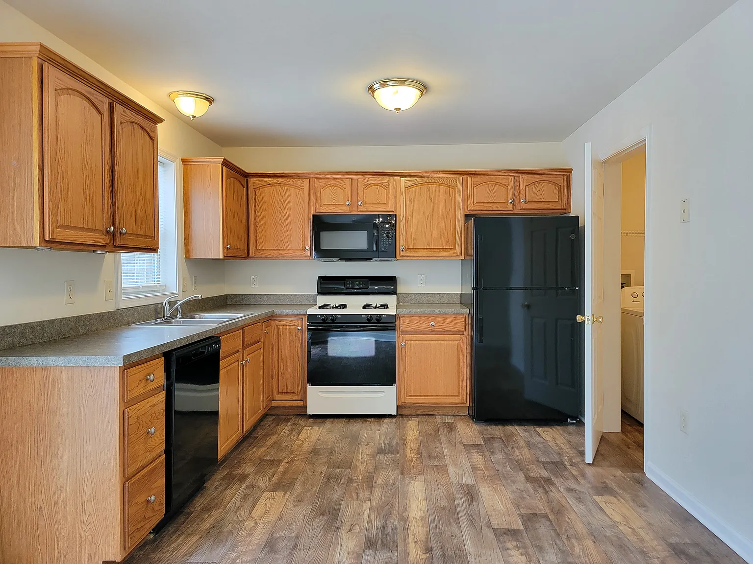 3 bed, 1.5 bath, 1280 sqft, $1,795 — Photo 4