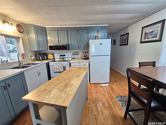 4th image of 211 Prairie Street