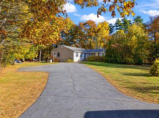 27 River Rd, Topsham, ME 04086