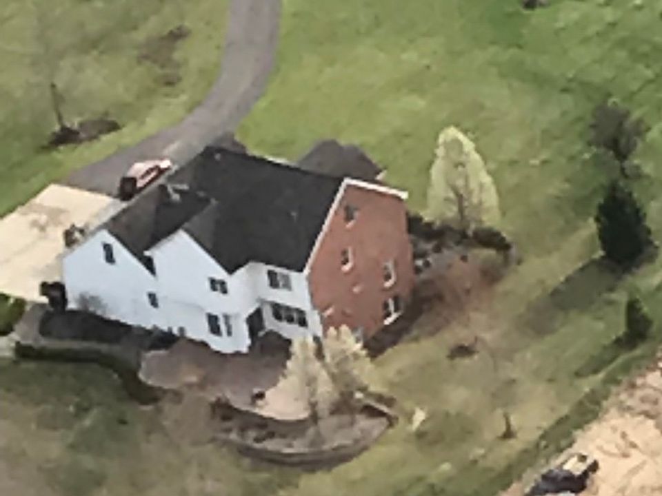 2nd image of 1336 McGrain Ln