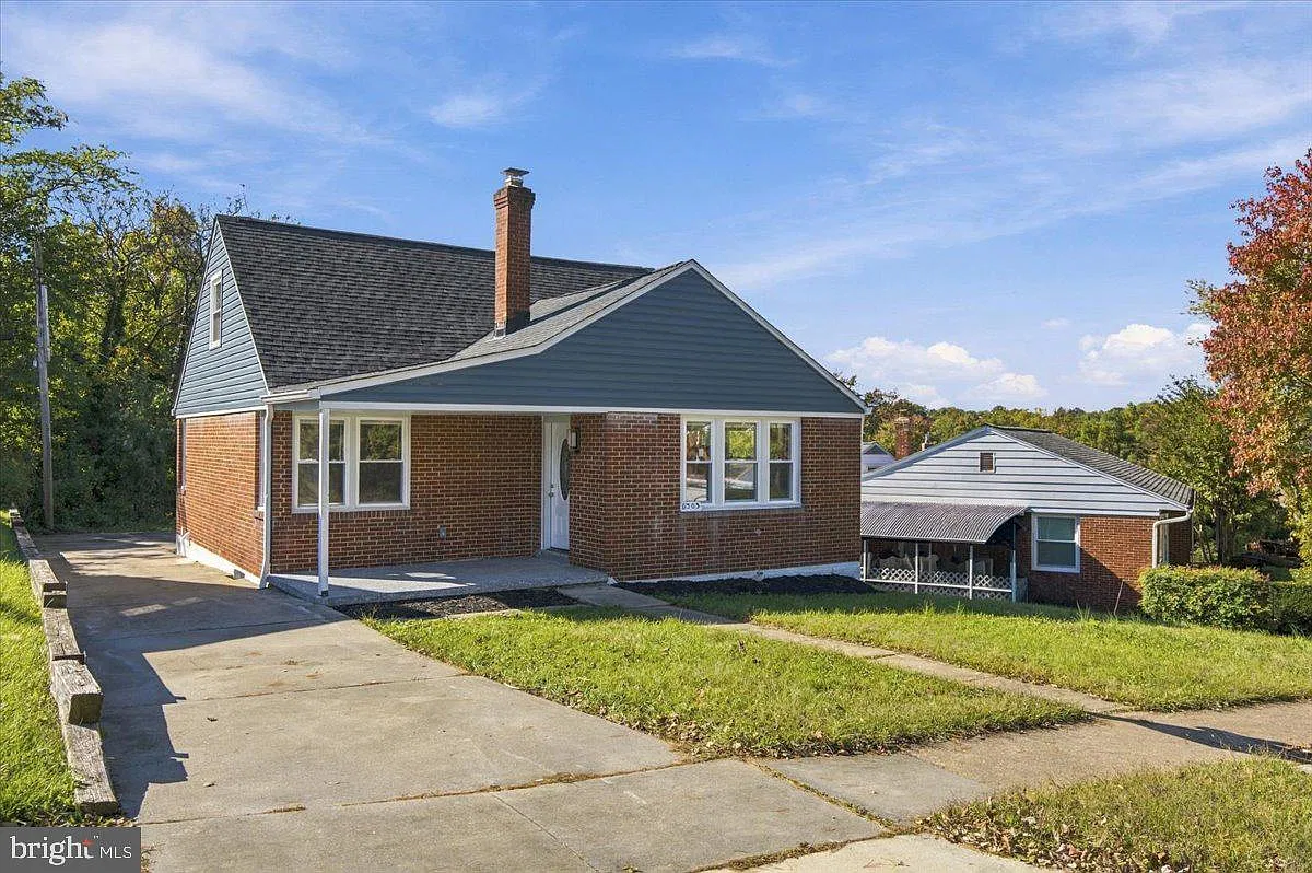 5 bed, 2.0 bath, 1396 sqft, $3,000 — Photo 1