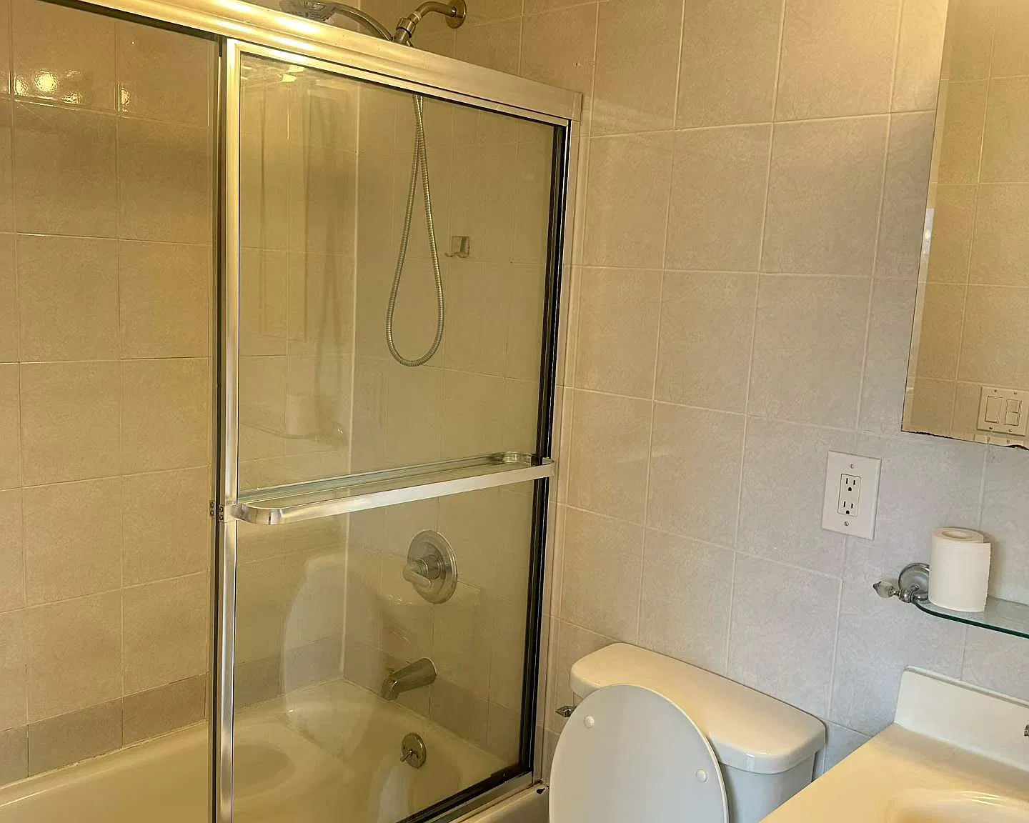 3 bed, 1350 sqft, $3,100 — Photo 4