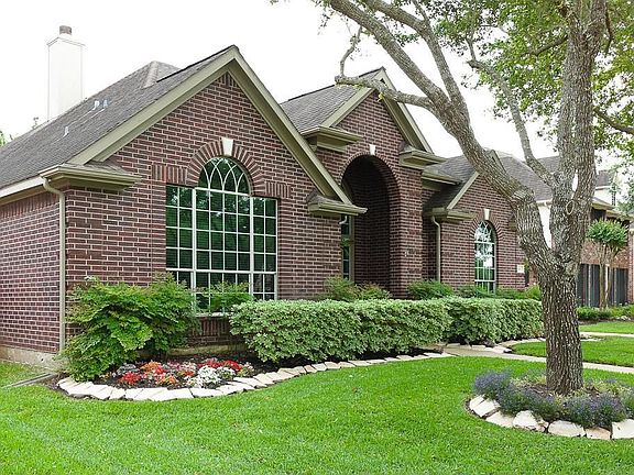 3rd image of 4811 Lake Creek Cir
