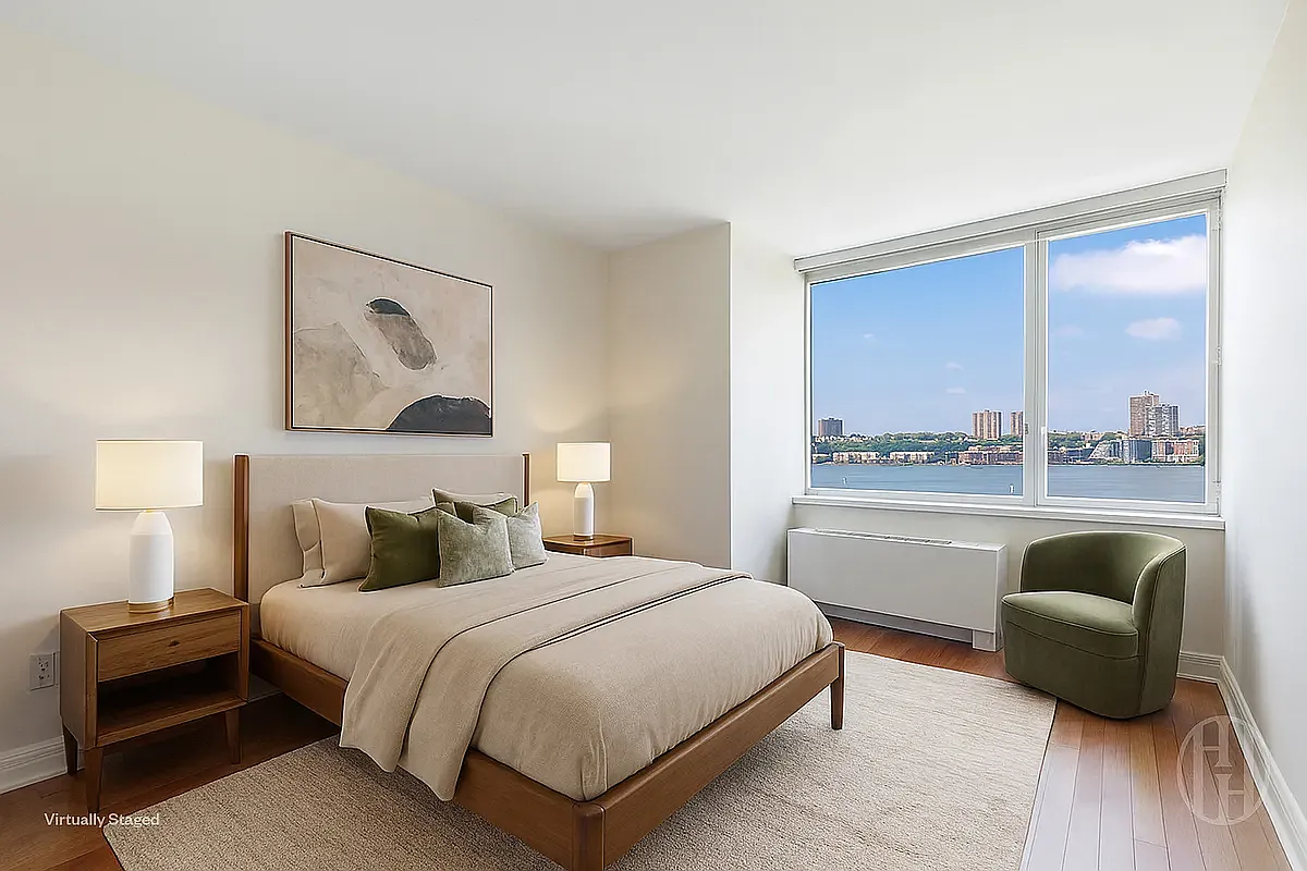 100 Riverside Boulevard — Photo 4