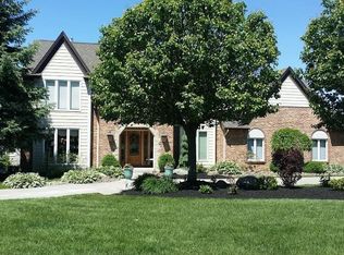 12 Fox Chapel Dr, Orchard Park, NY