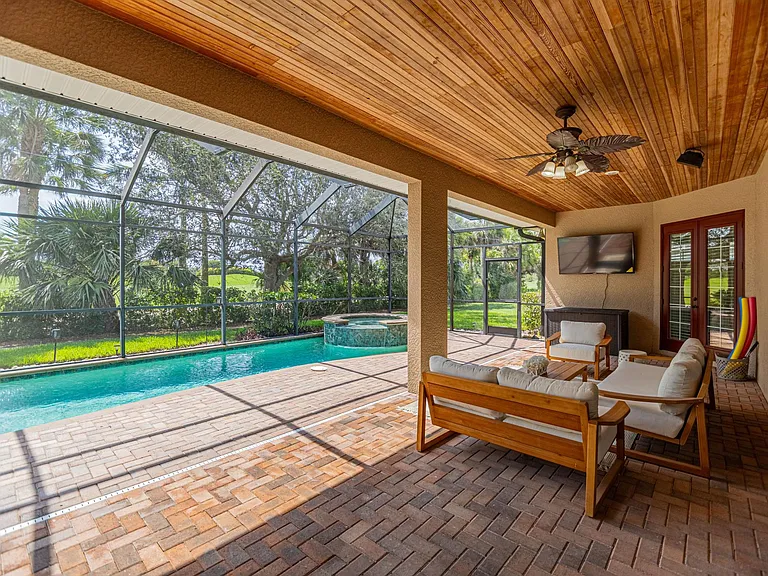 403 Palm River Blvd — Photo 3