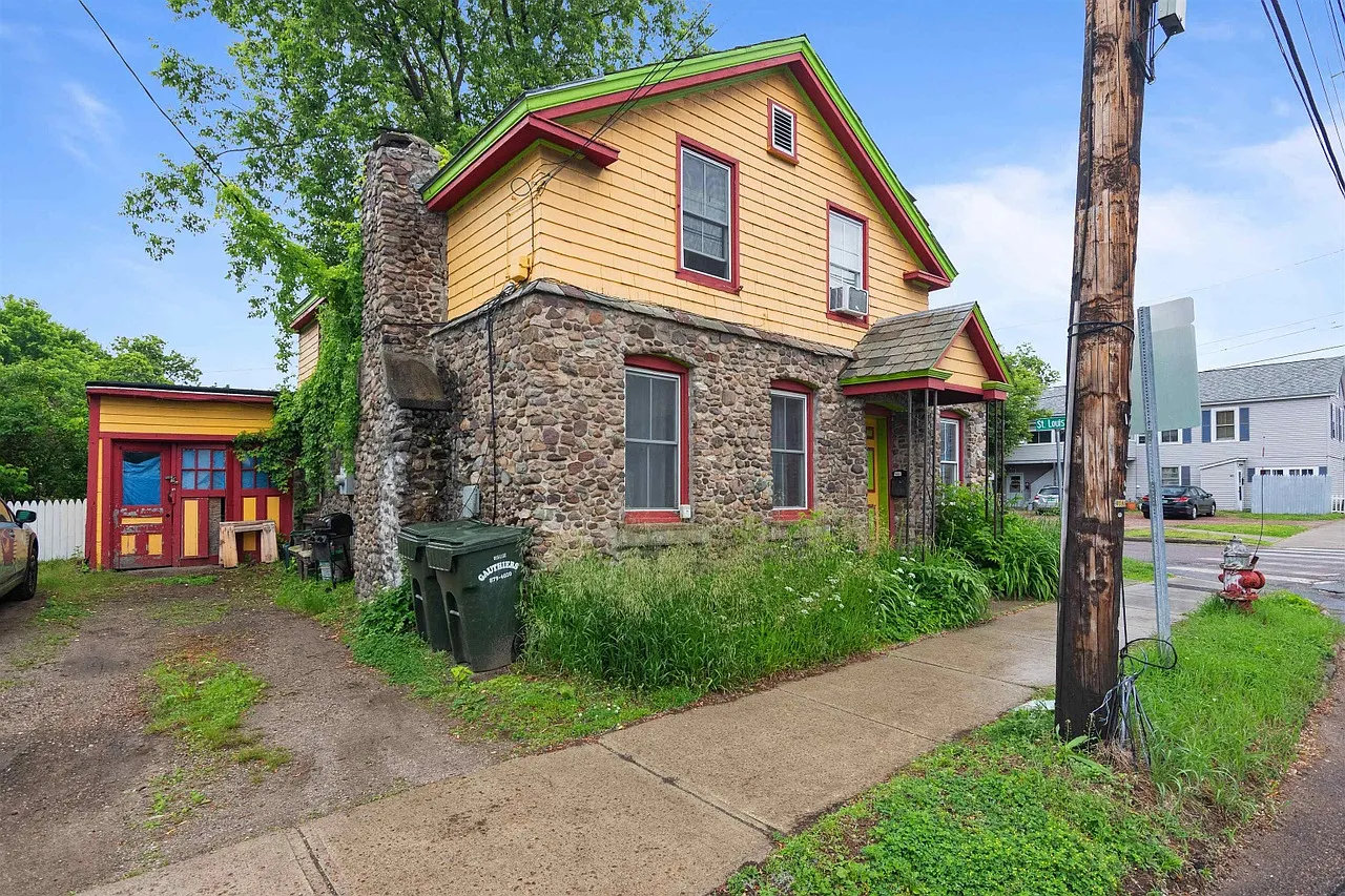 4 bed, 1.5 bath, $3,500 — Photo 1