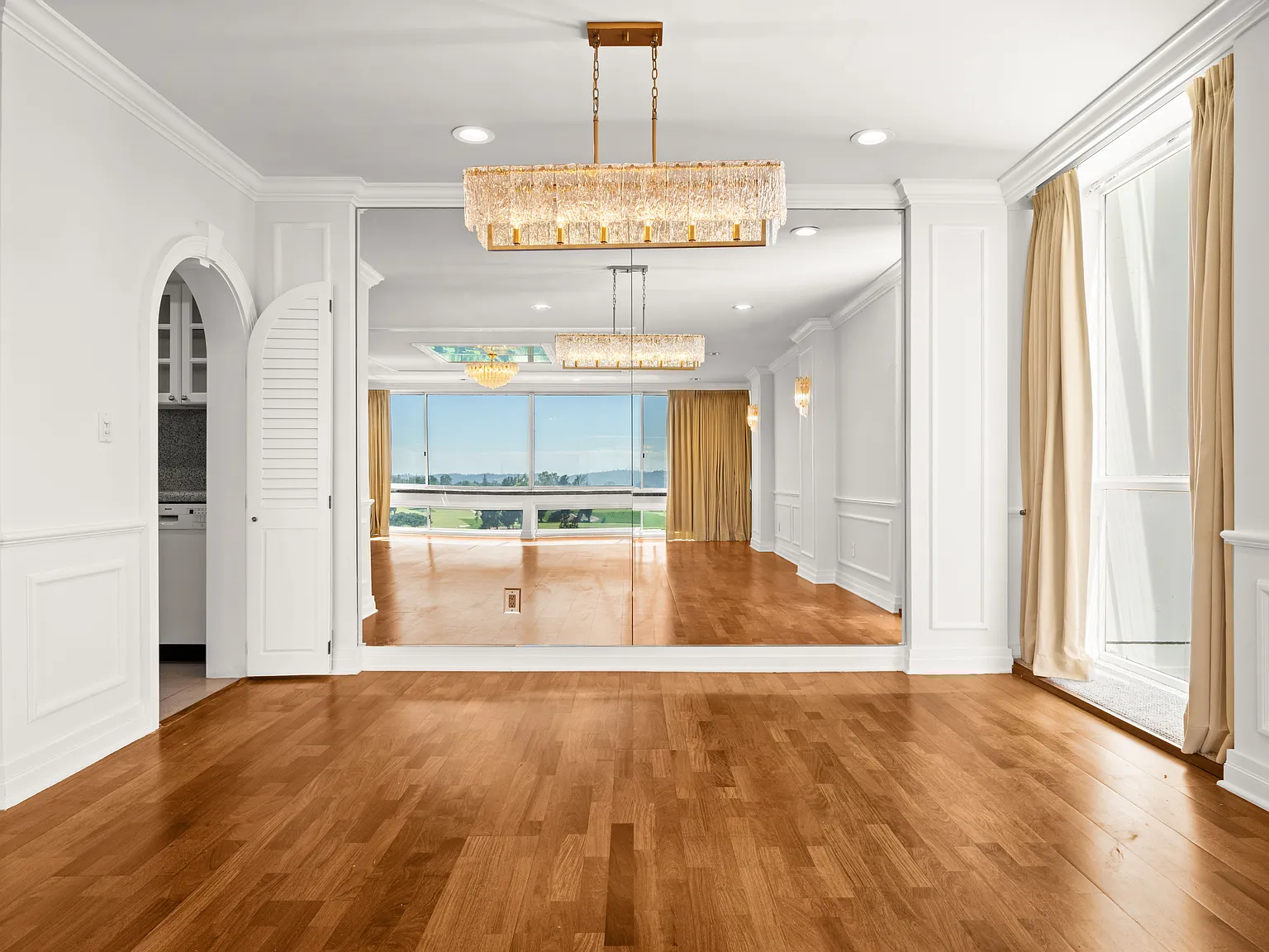 2 bed, 1628 sqft, $7,250 — Photo 3