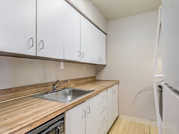 4th image of 3822 Folsom Ave #A