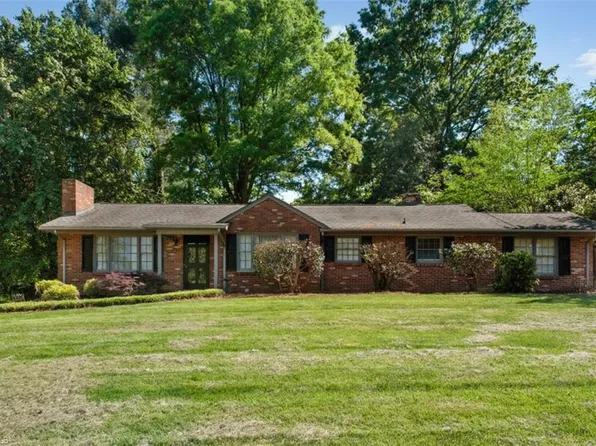 3210 Crittenden Ct, Winston Salem, NC 27106