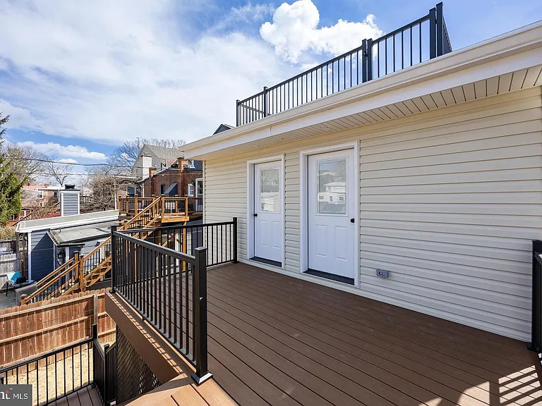 325 W Barnard St W — Photo 18