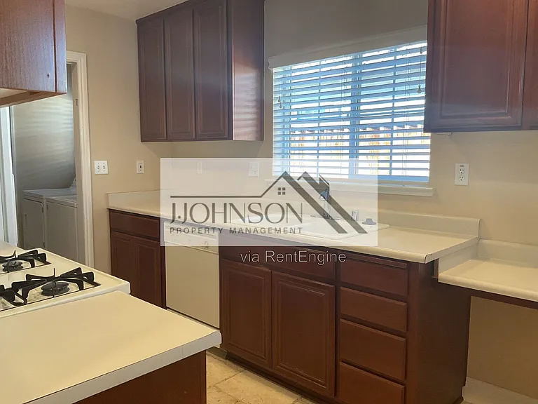 2676 Daisy Ln — Photo 4
