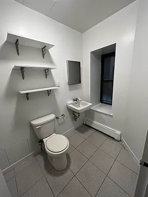 Rented by Salon Realty Corp | media 30