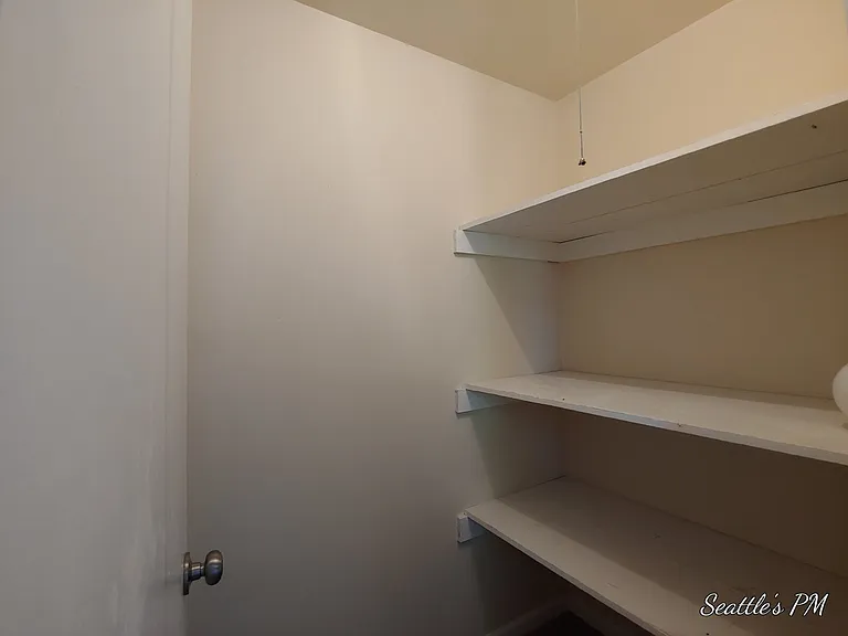 4127 California Ave SW #4 — Photo 11