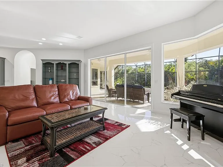 27231 Lakeway Ct — Photo 10