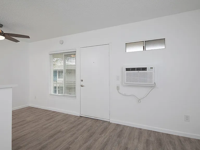 Aztec Pacific Apartments — Photo 53