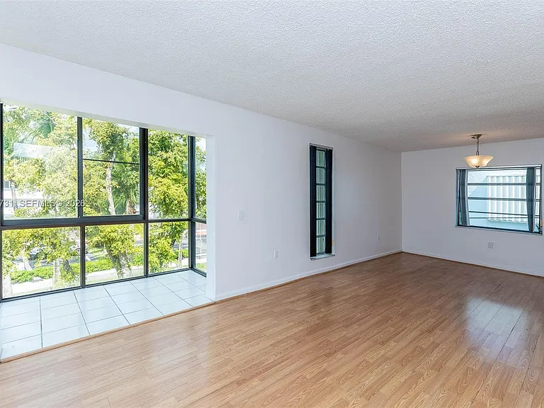 3862 NE 171st St #B — Photo 19