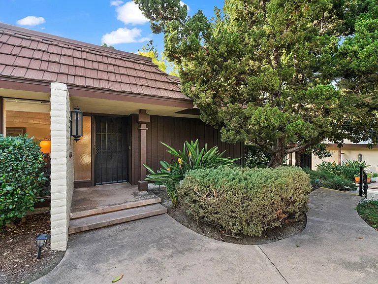 4517 Collwood Ln — Photo 2