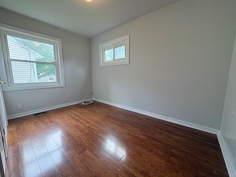 12905 Atlantic Ave — Photo 9
