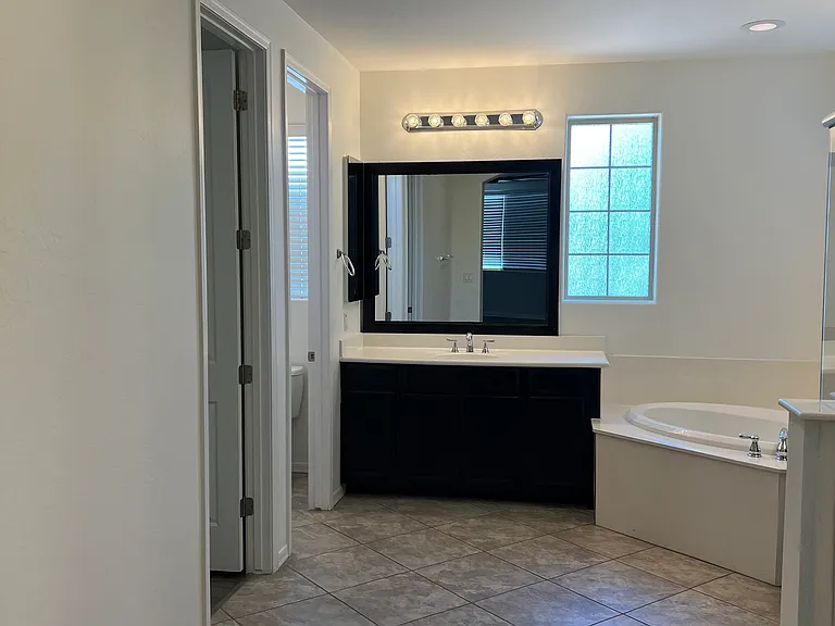 2901 E Iris Dr — Photo 36