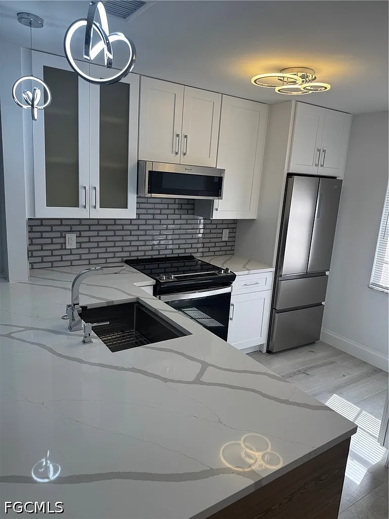 2 bed, 2.0 bath, 884 sqft, $1,600 — Photo 1
