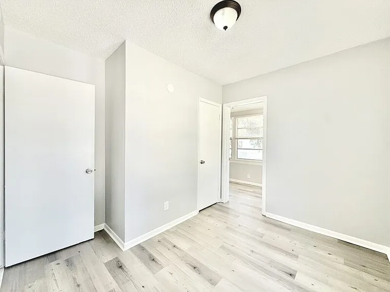 725 14th Ave S #D — Photo 18