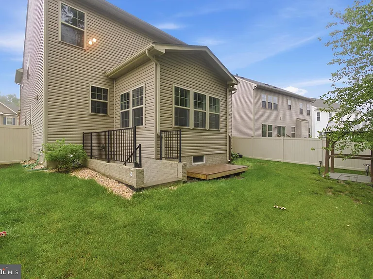 7585 Holly Ridge Dr — Photo 36
