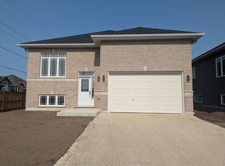 2 Joanne Cres N, Wasaga Beach, ON L9Z 0S2