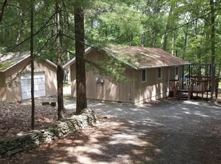 239 Fawn Lake Dr, Hawley, PA 18428