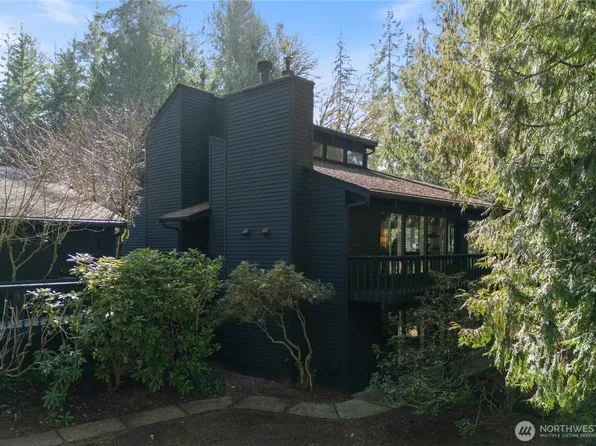 201 E Country Club Drive, Allyn, WA 98524